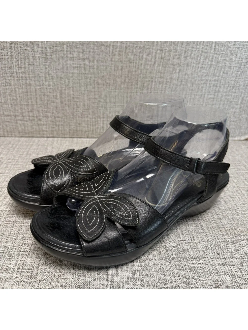 Dansko Sandals Women’s Sz 40 (US 9.5-10) Black Leather Flower Design Adjustable